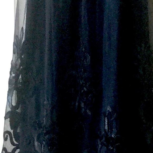 New with tag beautiful skirt size 6 - Picture 1 of 7